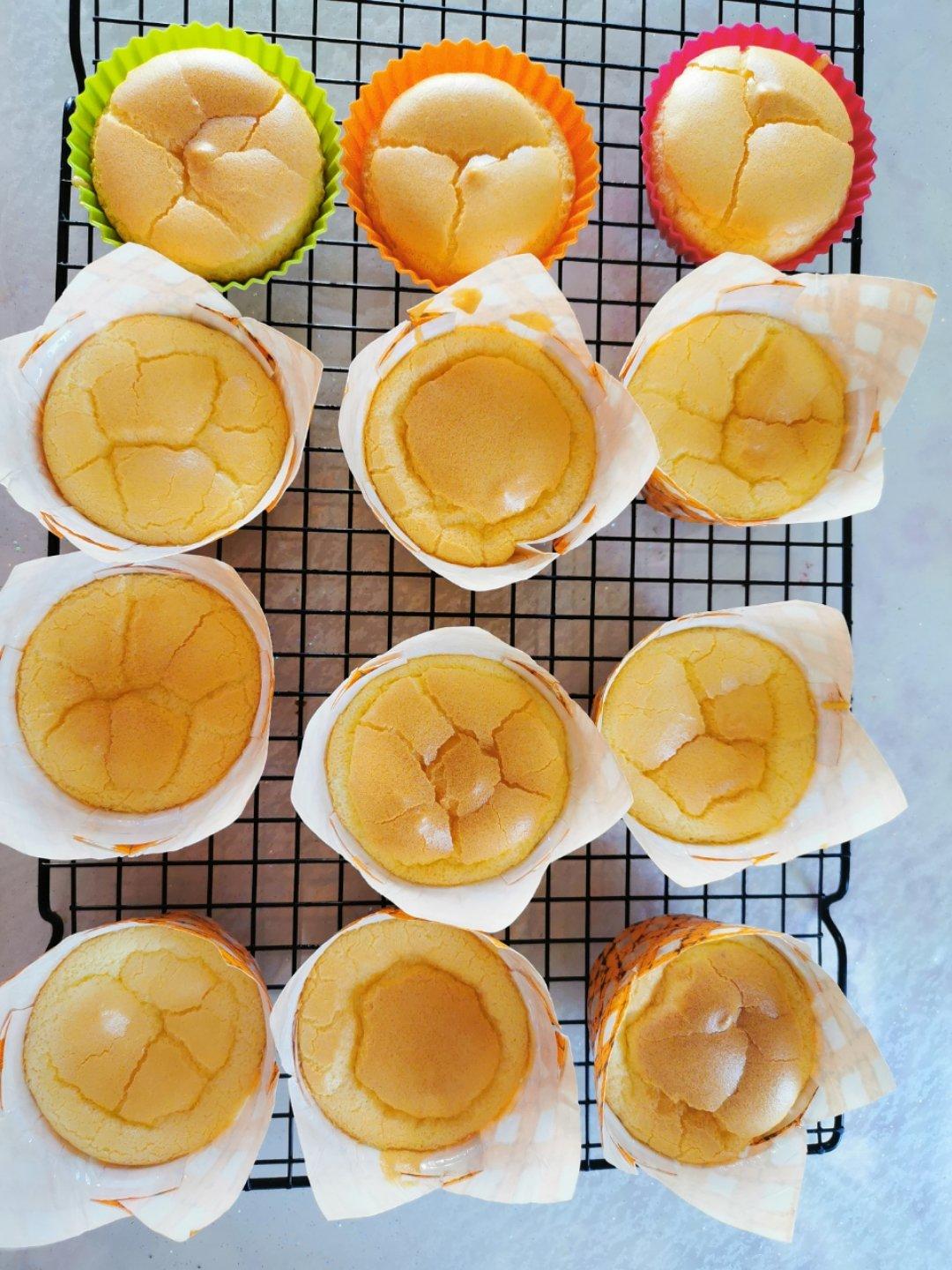 不回缩不开裂不塌陷的杯子蛋糕（可做甜品台杯子蛋糕）