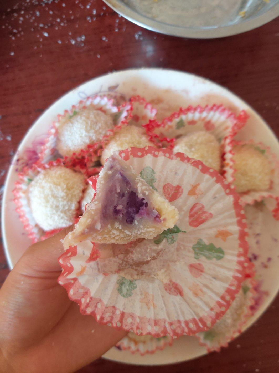 秒杀甜品店的椰蓉芋泥糯米糍