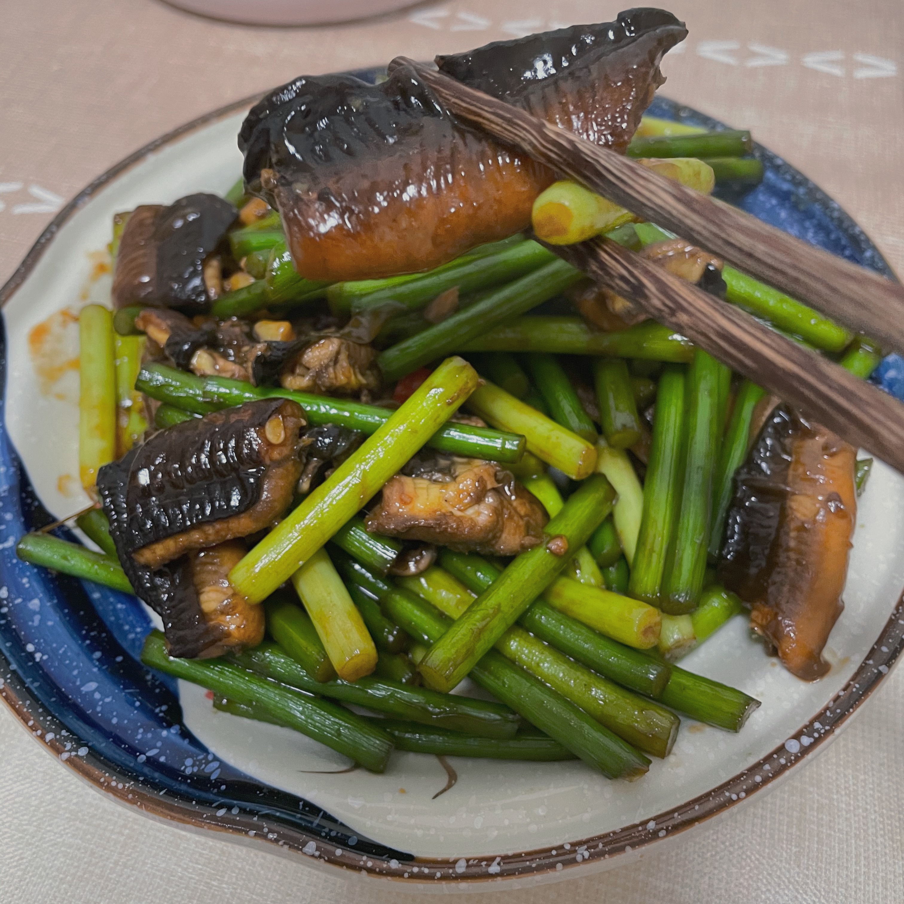营养美味的鳝鱼炒蒜苔的做法