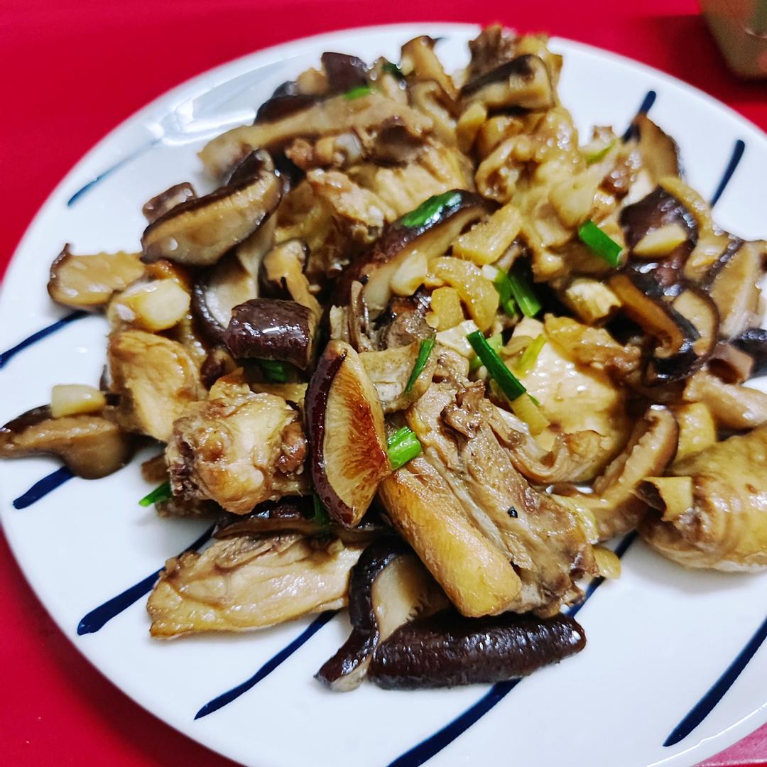 香菇炒鸡（香菇滑鸡）