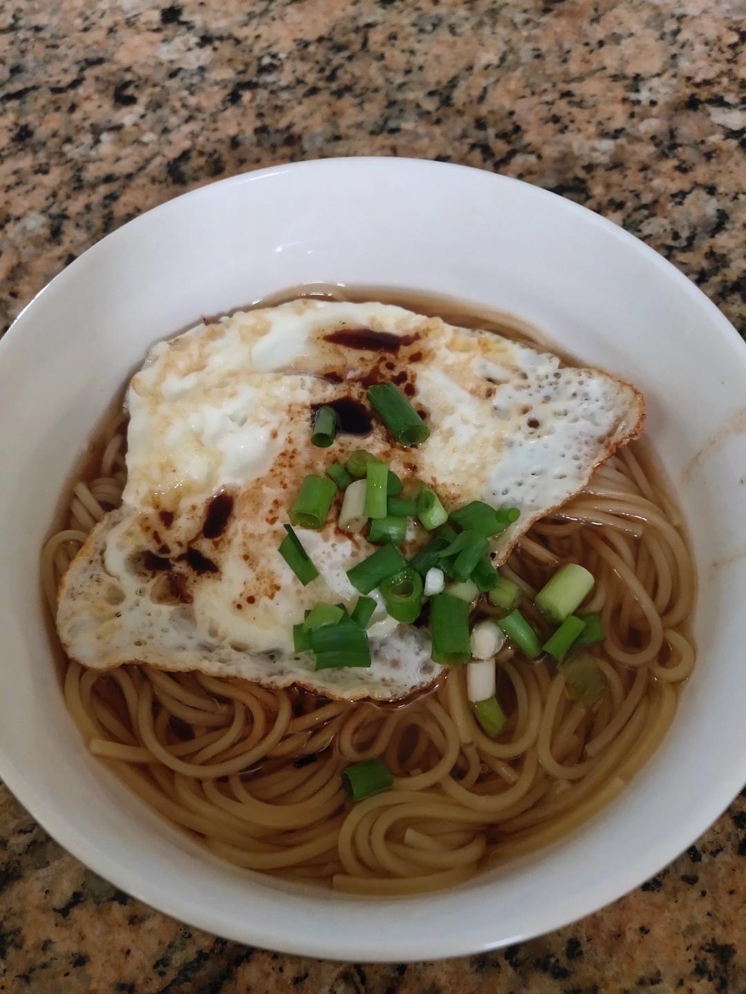 一个妙招，让葱油面香而不腻，一碗不够吃