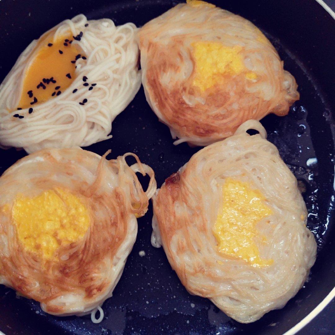 面条变身鸟巢蛋饼