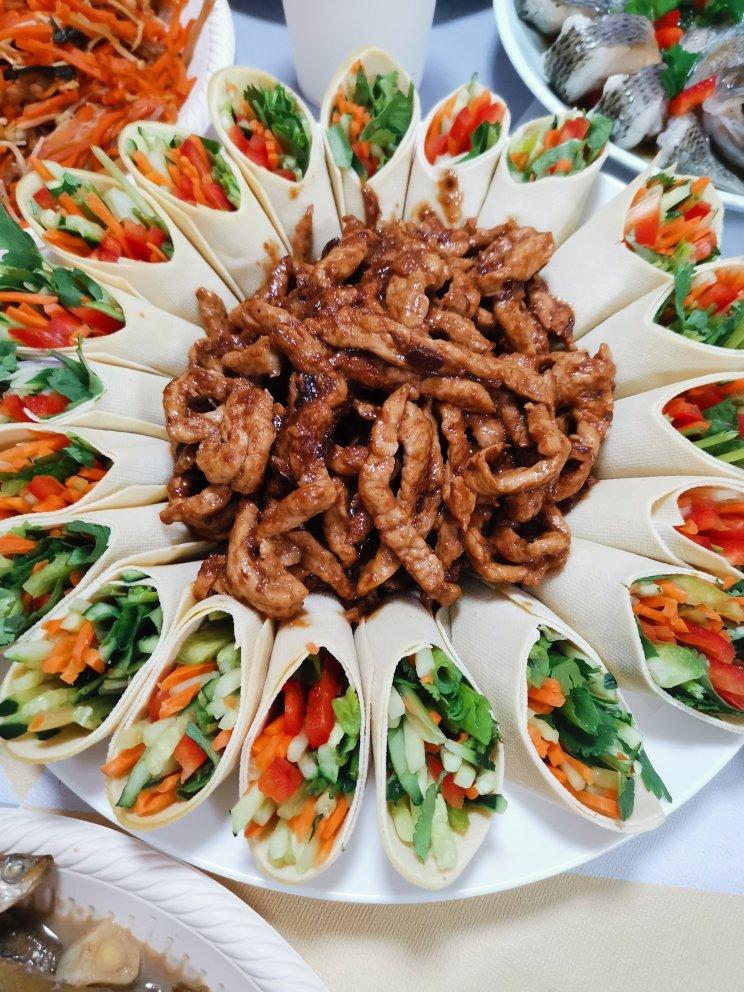 京酱肉丝蔬菜卷