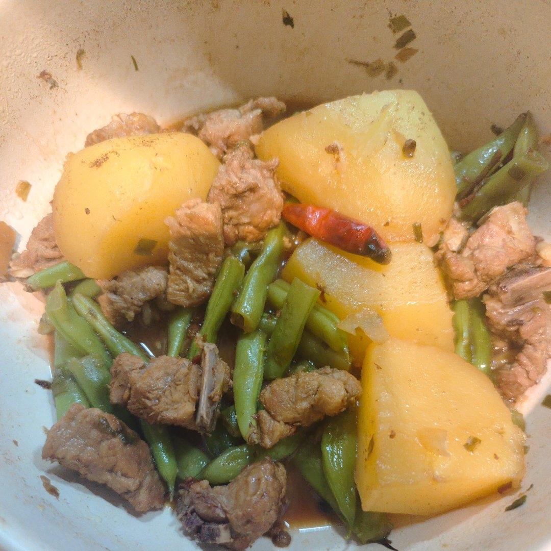 硬菜代表--排骨炖豆角土豆（豆角焖面胚子）