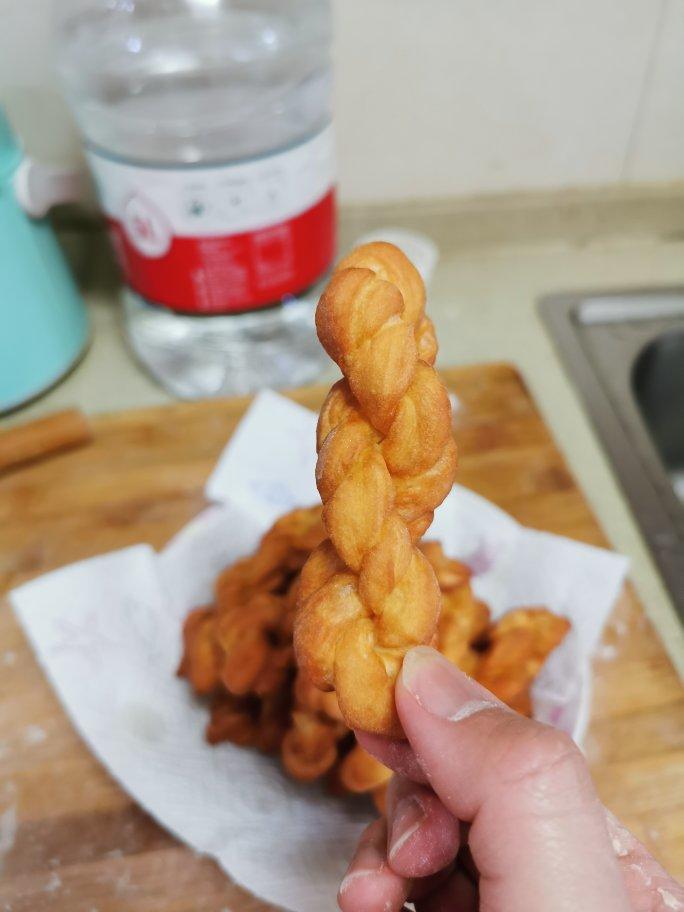 又香又酥鸡蛋小麻花，适合不爱甜食的你