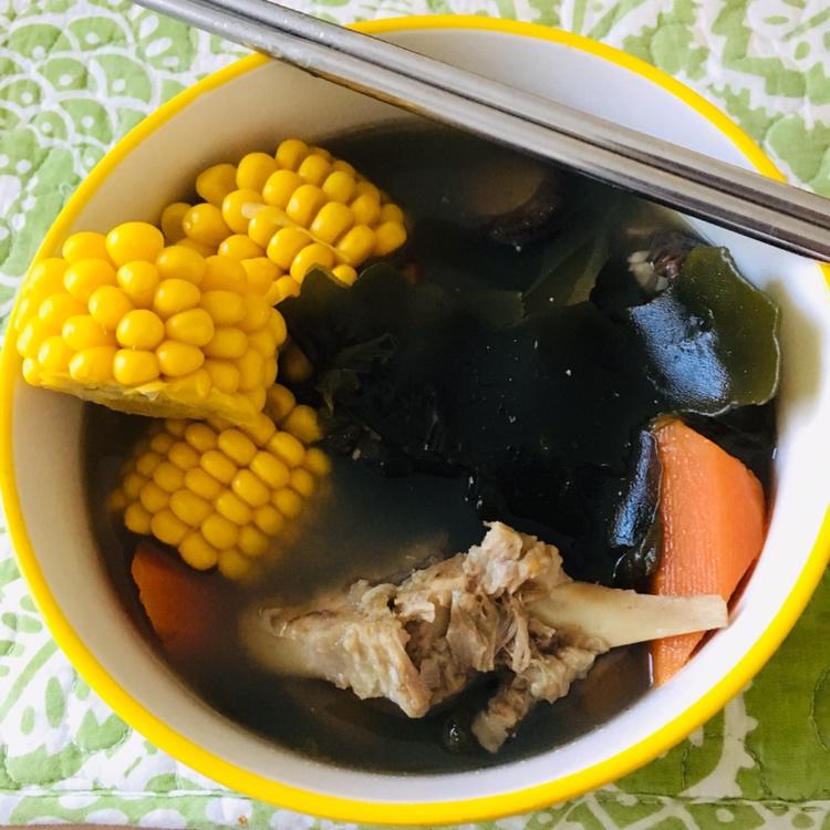 超简单又美味健康的玉米猪骨汤的做法