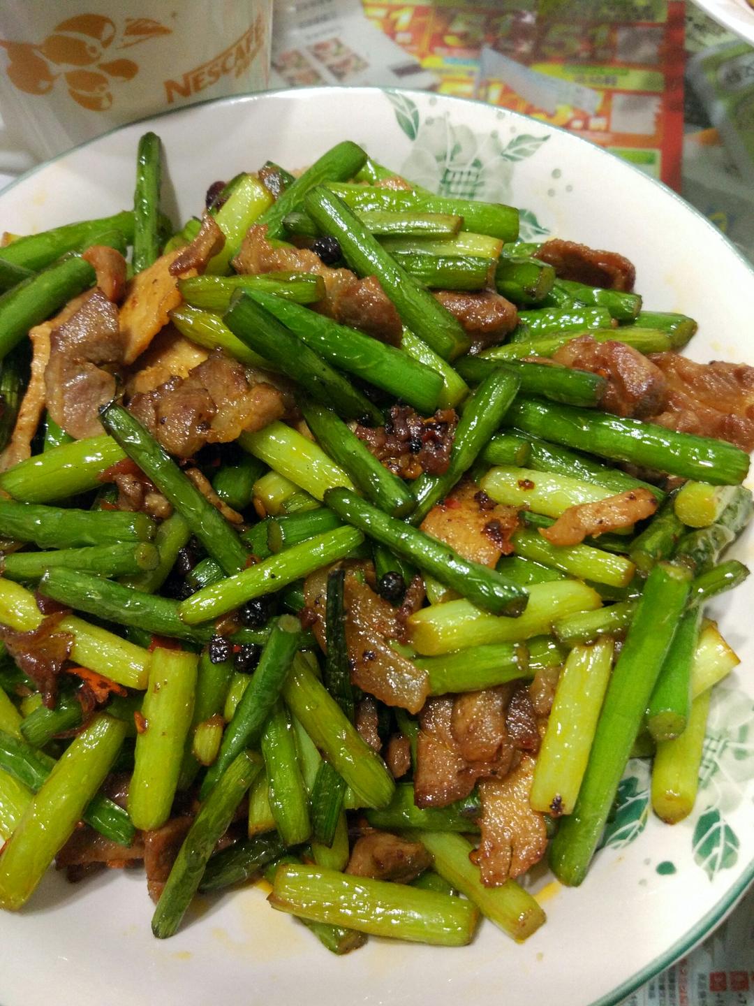 五花肉炒蒜苔 / 蒜薹炒肉