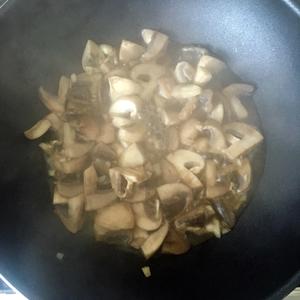 蘑菇炒黄瓜的做法 步骤4