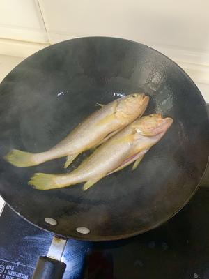 家烧小黄鱼的做法 步骤2