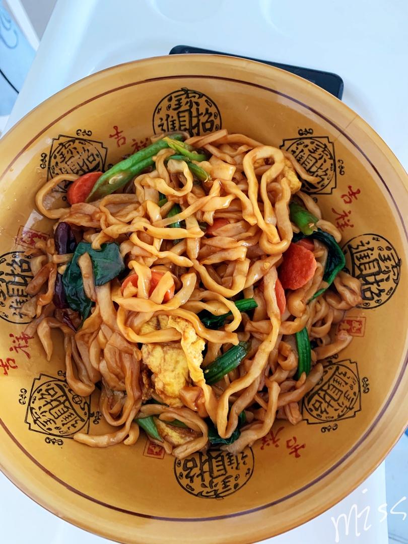 炒面的正宗做法，食材简单，味道足，吃一次就爱上