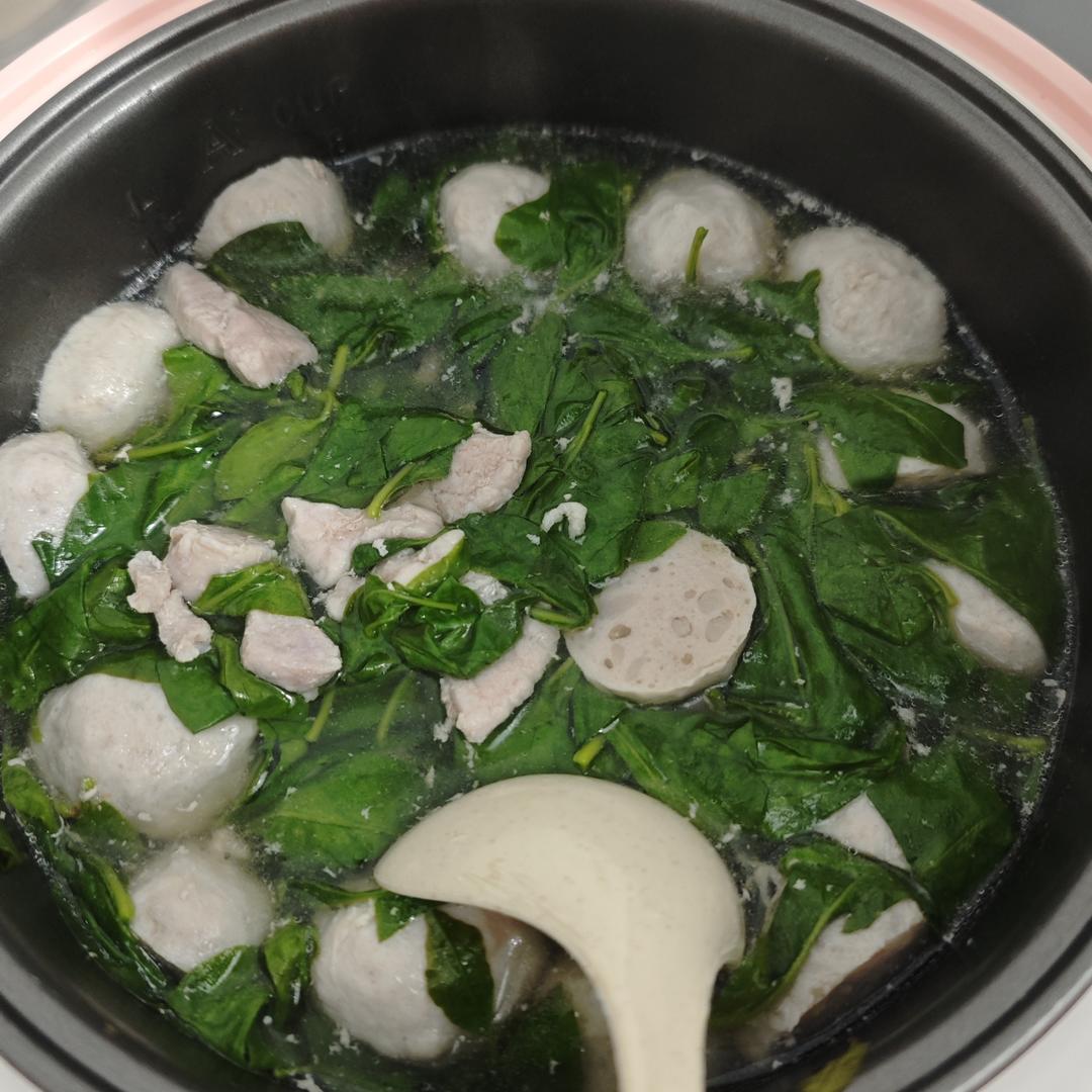 瘦肉瘦肉丸枸杞叶汤的做法