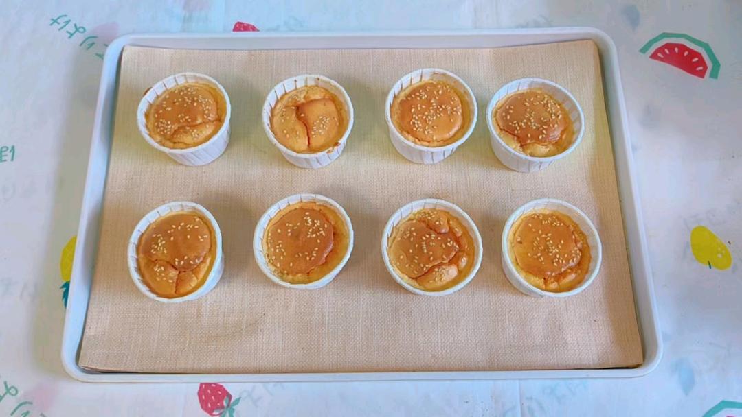 今天用一根香蕉，两个鸡蛋给宝宝做无水无糖的小甜品：​香蕉红枣纸杯蛋糕！都是食材本身的甜味，自己做的，健康无添加！快给宝宝安排起来吧！