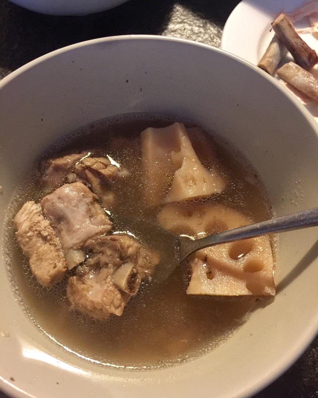 电饭锅排骨藕汤