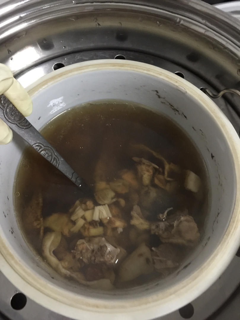 营养丰富的鲍鱼花胶鸡汤