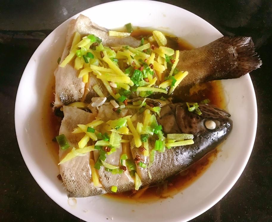 清蒸整鳟鱼