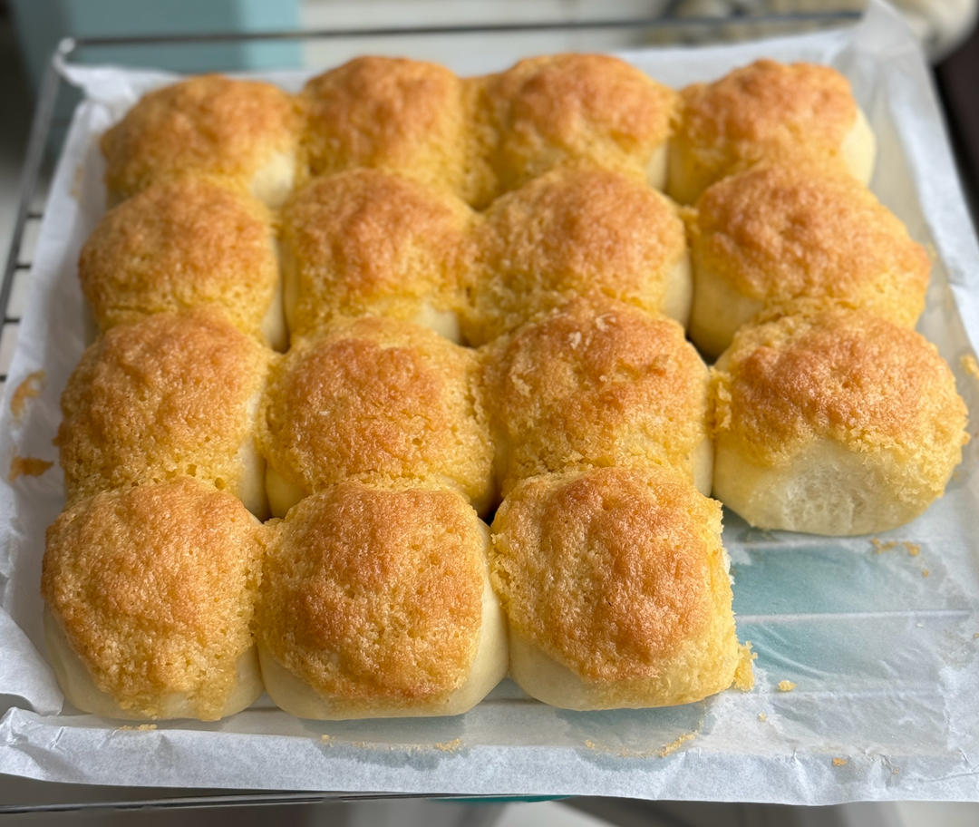 好吃到爆，超级柔软的椰蓉小餐包，椰香浓郁