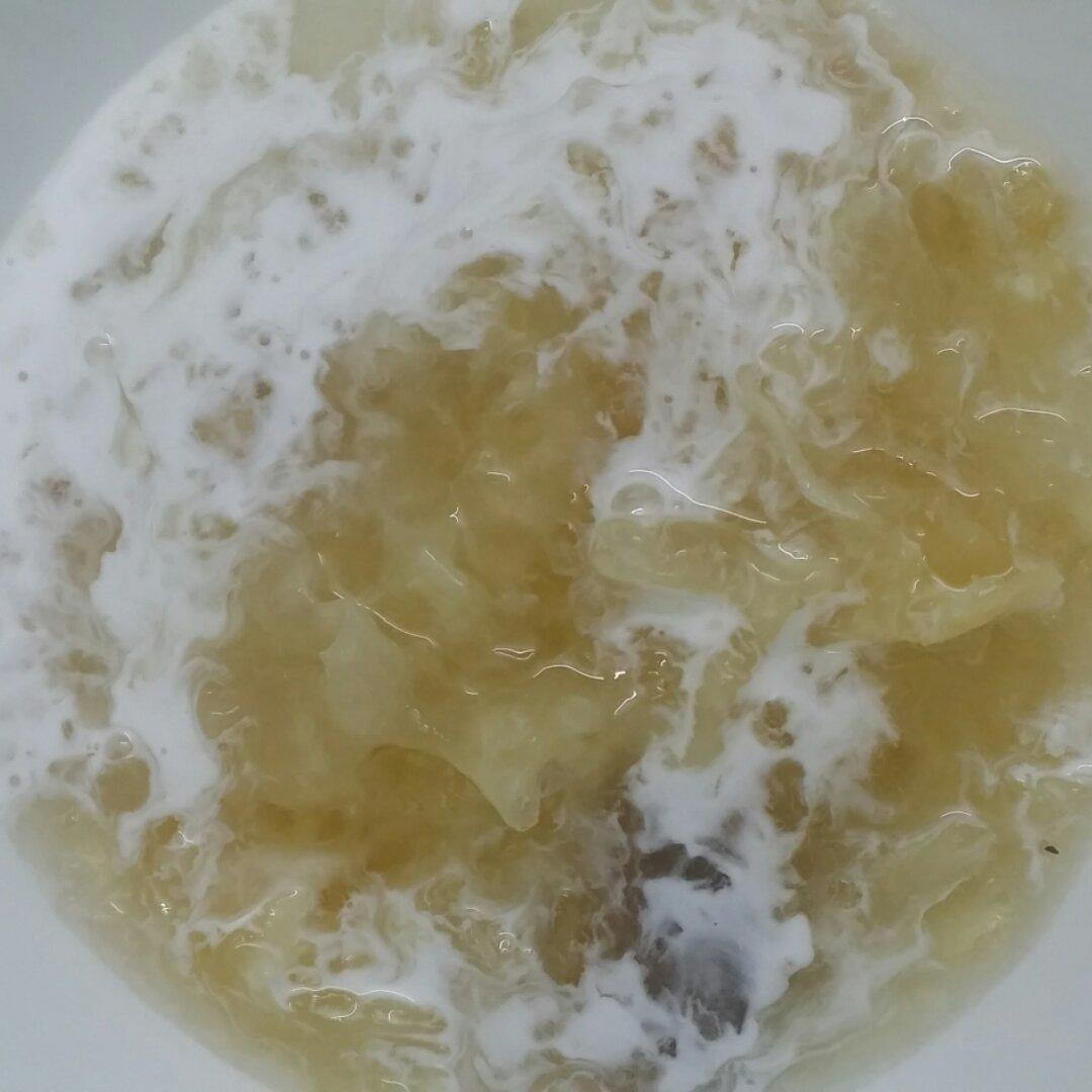 桃胶皂角米炖雪燕