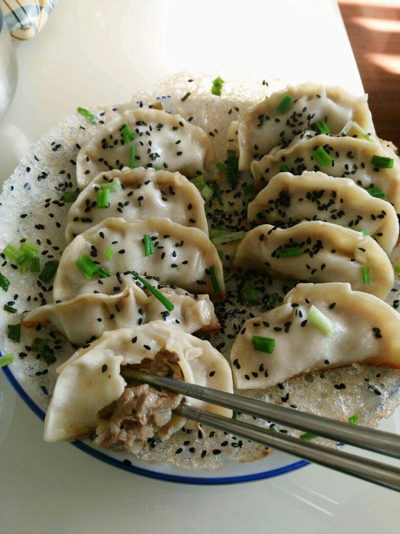 有汁水的牛肉锅贴