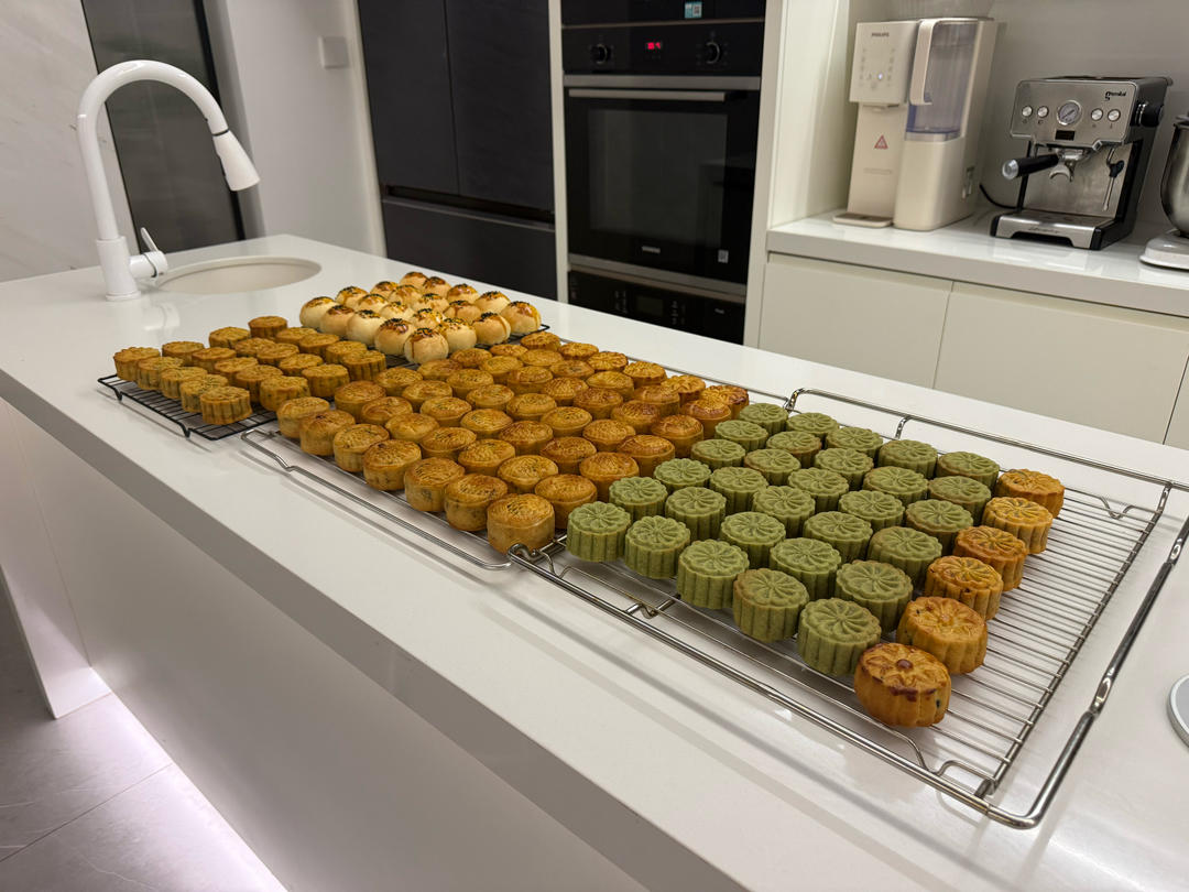 今年爆火的开心果脆皮月饼｜开心果霸霸月饼