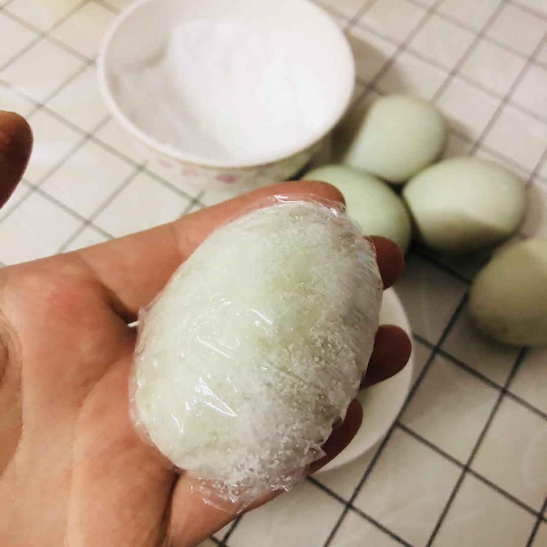 【腌流油咸鸭蛋的做法步骤图,怎么做好吃】猪仔_hdcm_下厨房