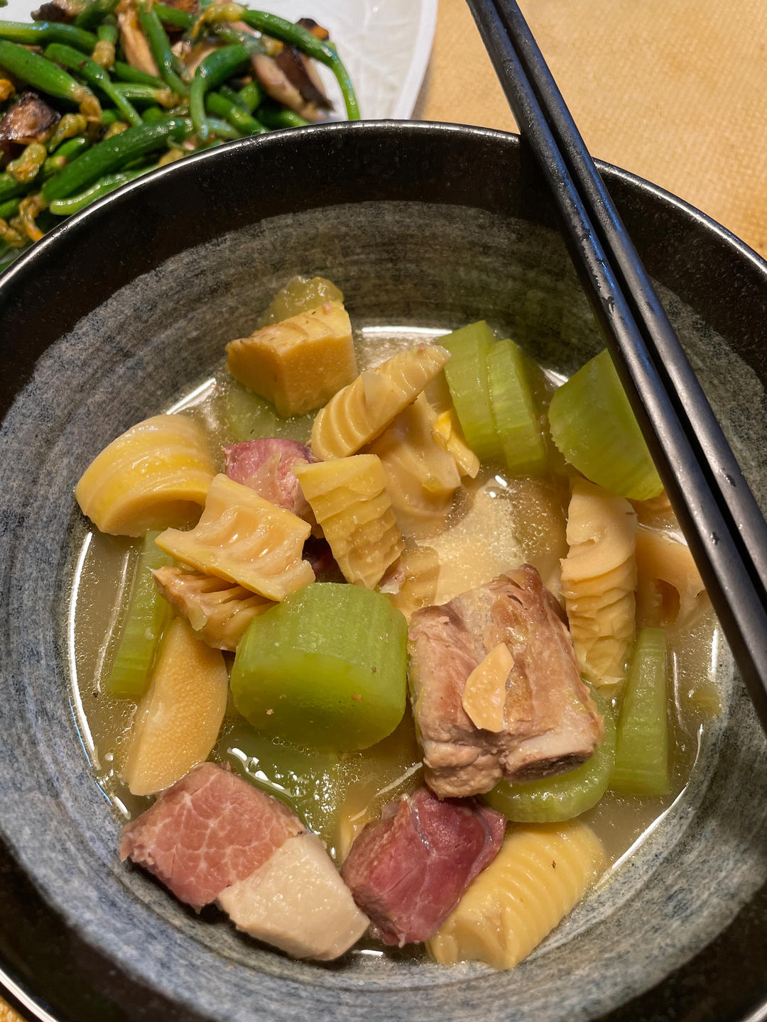 莴笋烧肉