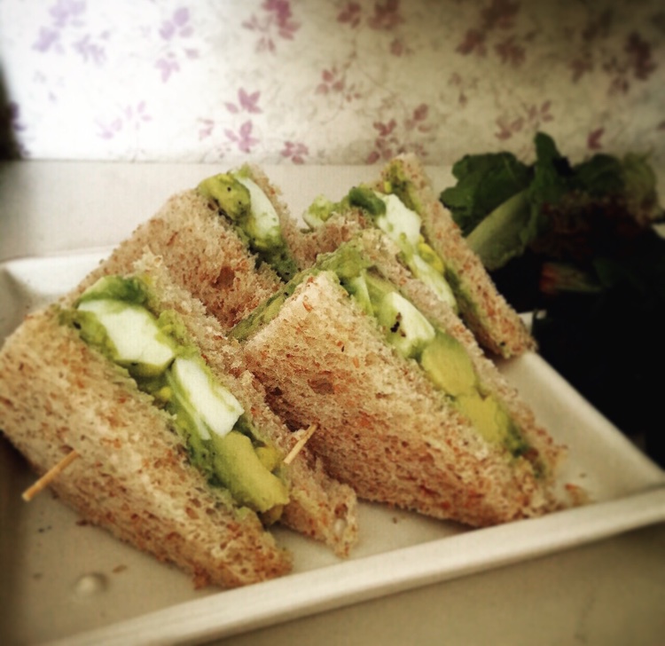 牛油果鸡蛋三明治