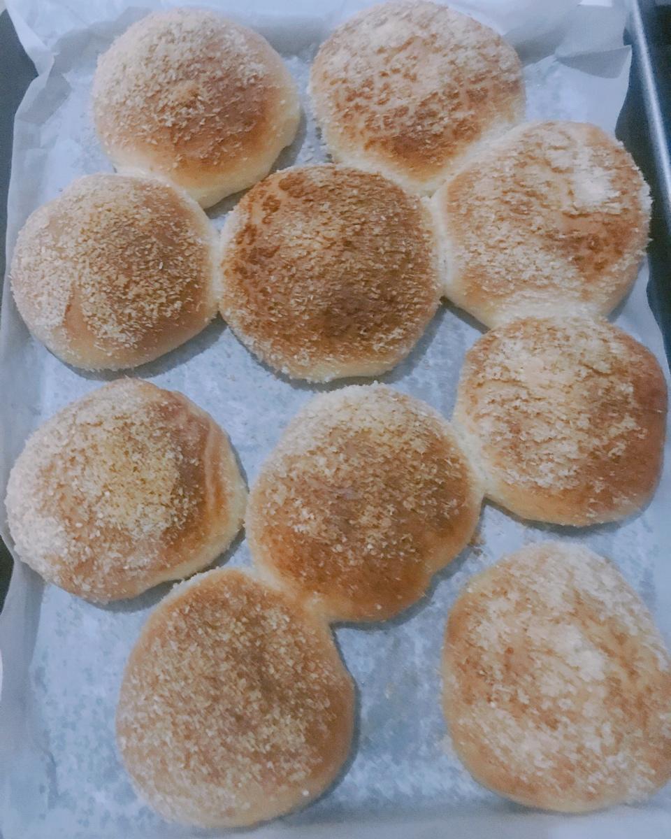 椰蓉奶酥面包