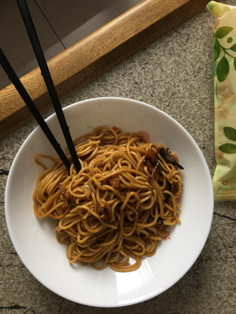 10分钟搞定的一碗葱油拌面