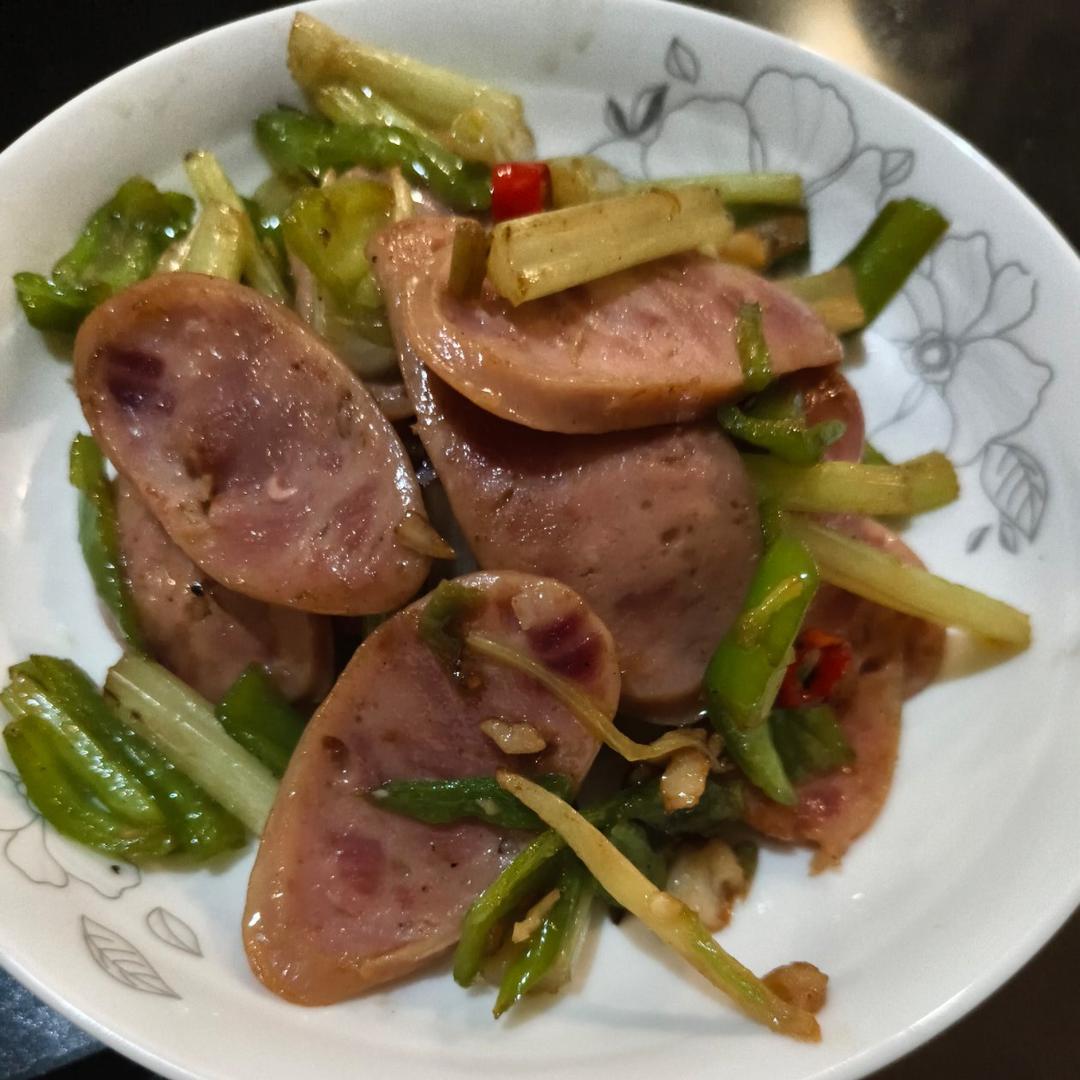 芹菜炒香肠