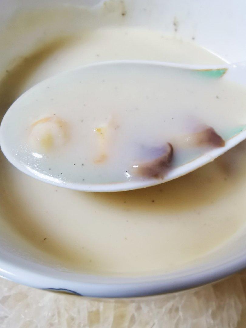 超惊艳奶油蘑菇汤(牛奶版本)