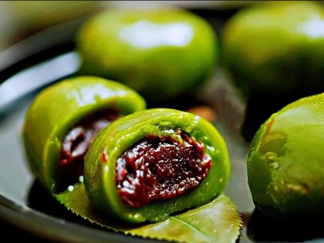 按杏花楼青团价格差不多45多块钱,自己做15块钱左右,今年省钱就是挣钱