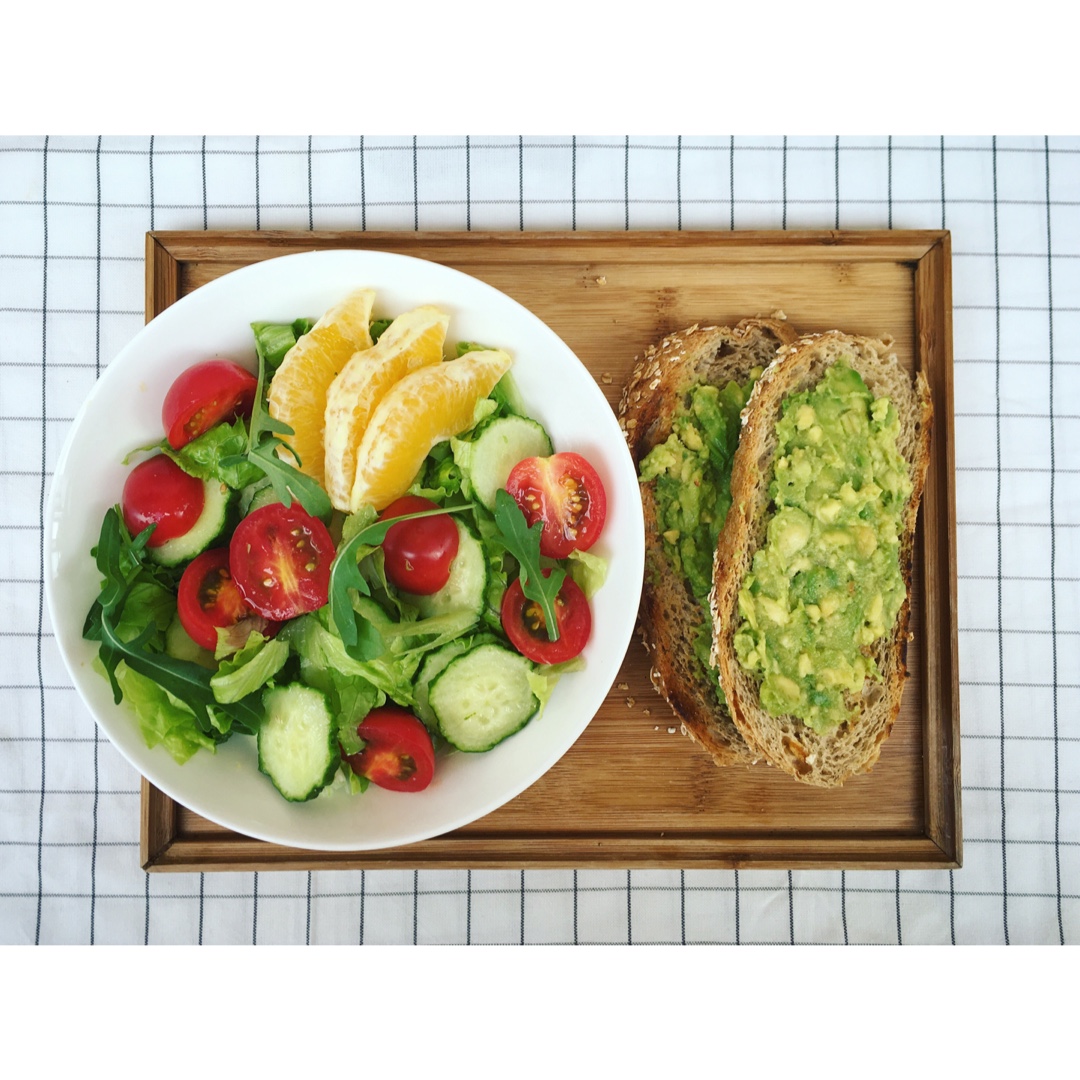 牛油果酱抹面包