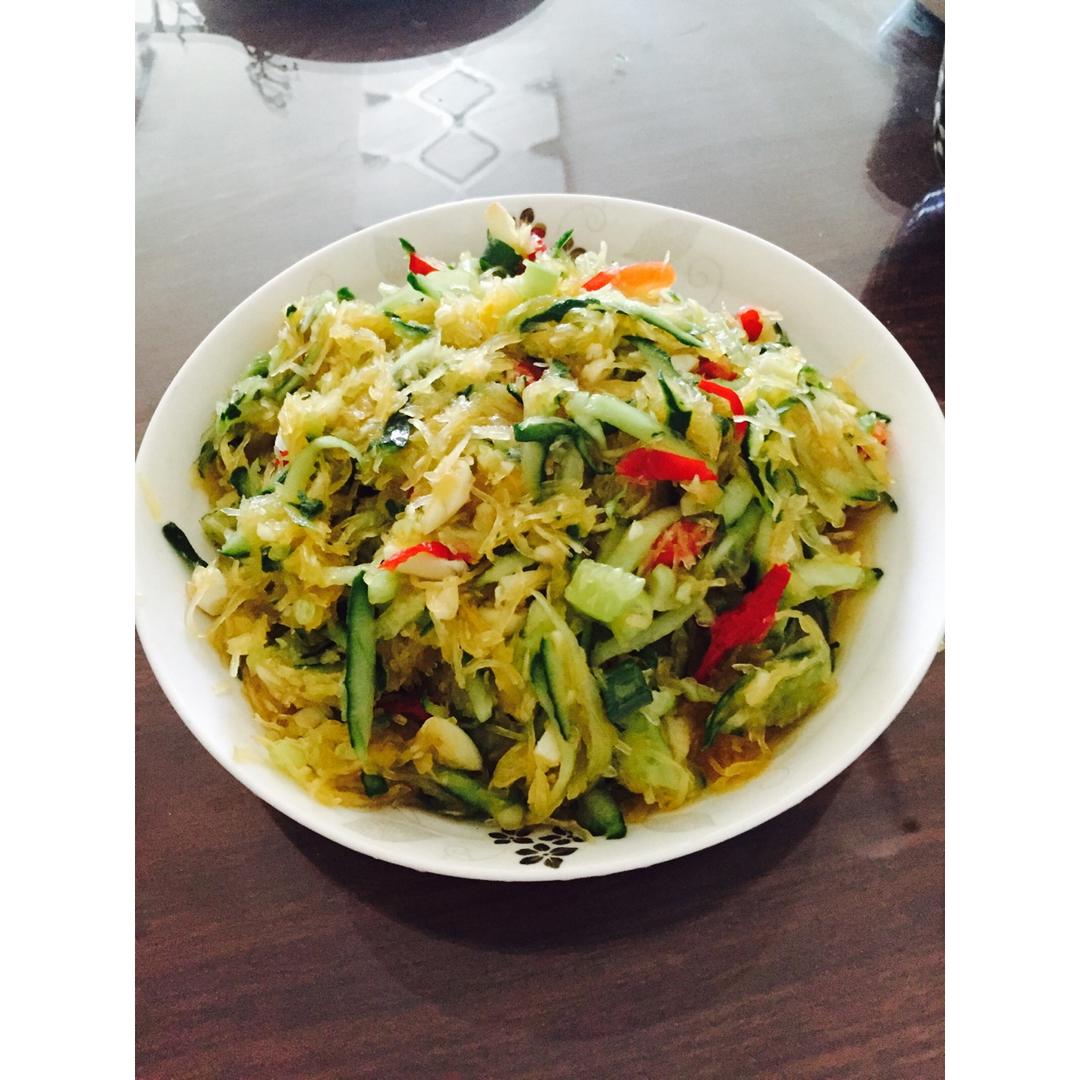 凉拌金丝搅((绞)瓜。