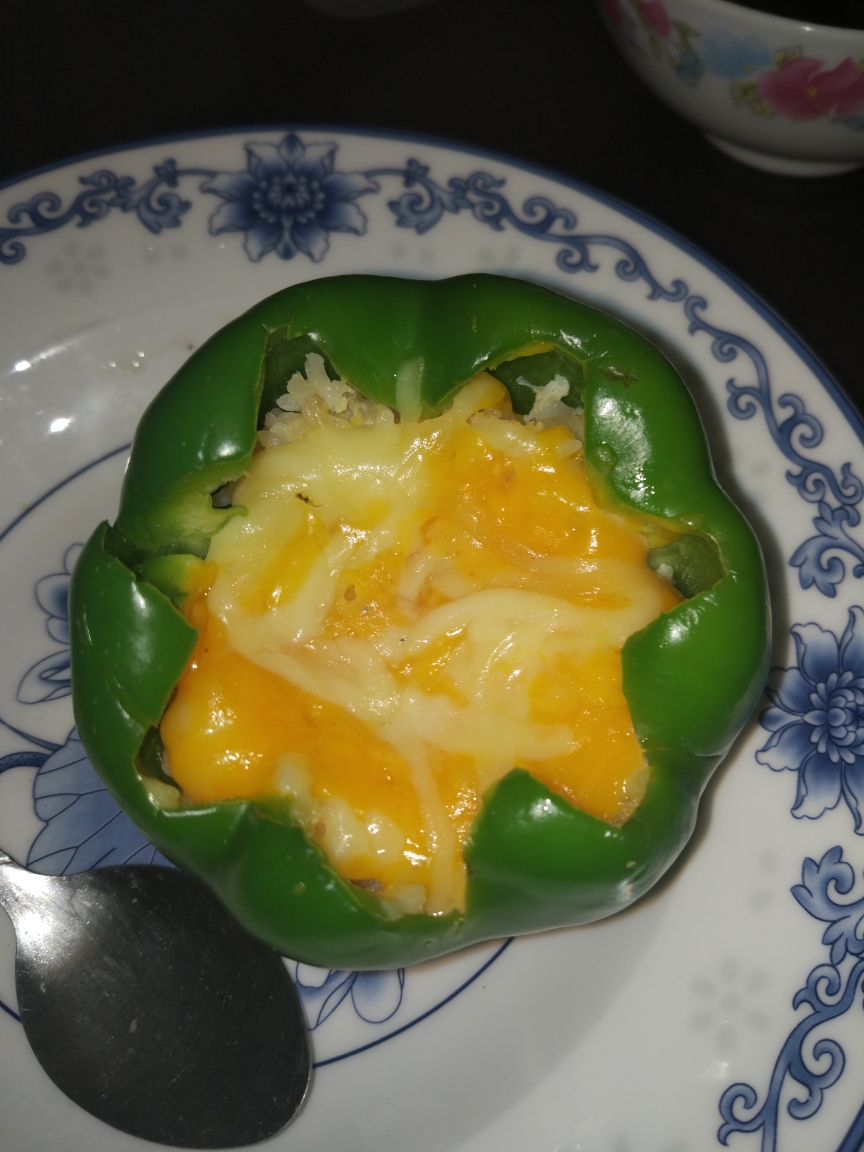 菠萝饭（菠萝壳装和柿子椒装）的做法