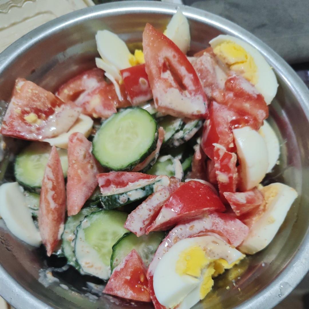 夏日推荐：黄瓜鸡蛋沙拉