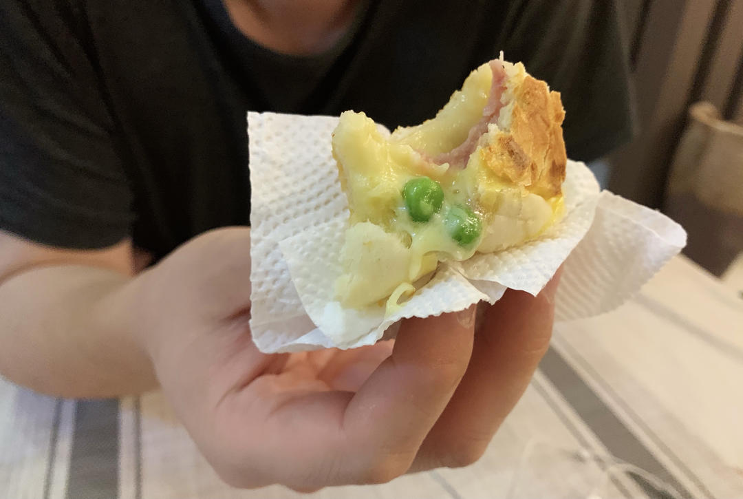 (超好吃的咸口面包）爆浆培根芝士面包