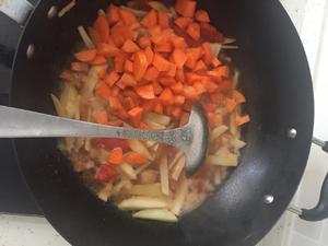 土豆萝卜炒花卷的做法 步骤4