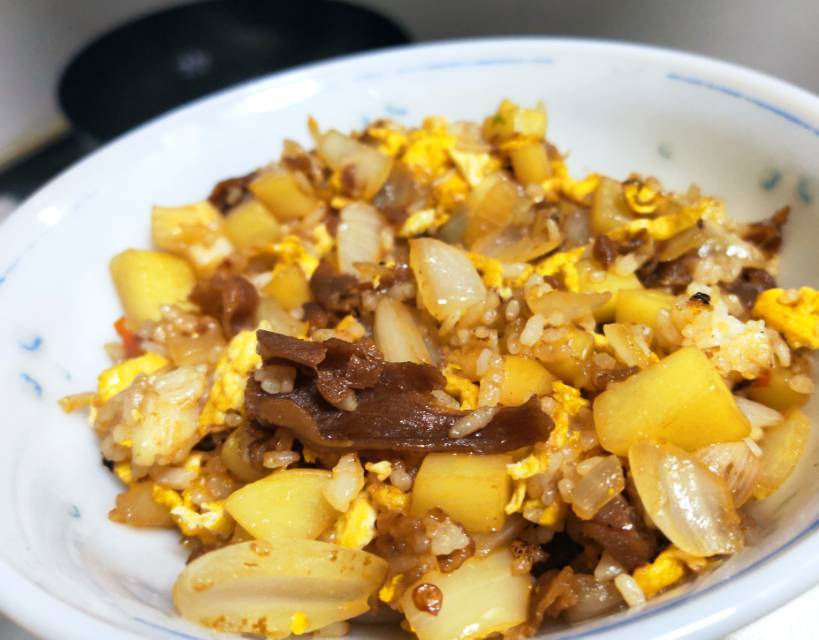 涮羊肉片的华丽转身——孜然羊肉什锦炒饭