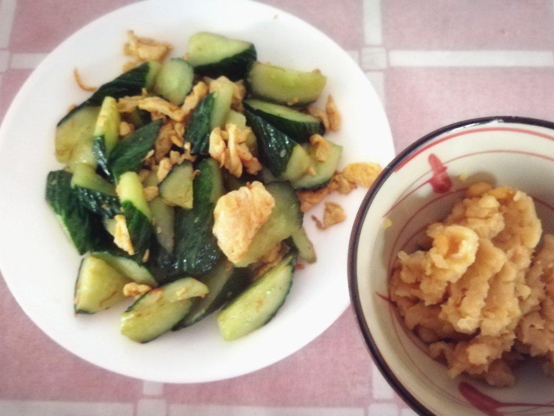 黄瓜炒鸡蛋
