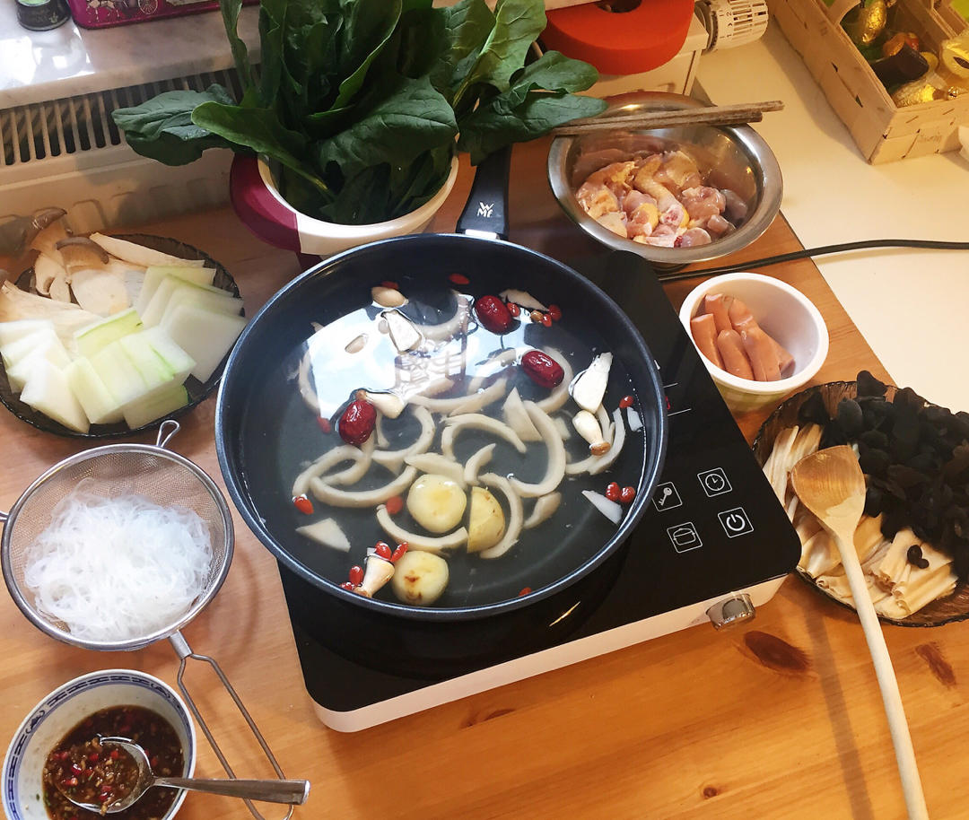 正宗海南椰子鸡，清淡鸡汤进补～