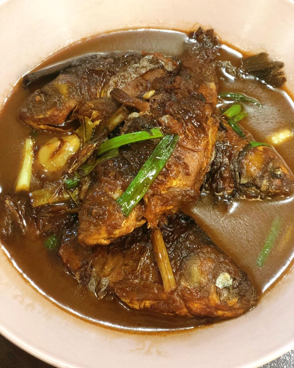 甜奶油做的家常炖鲫鱼