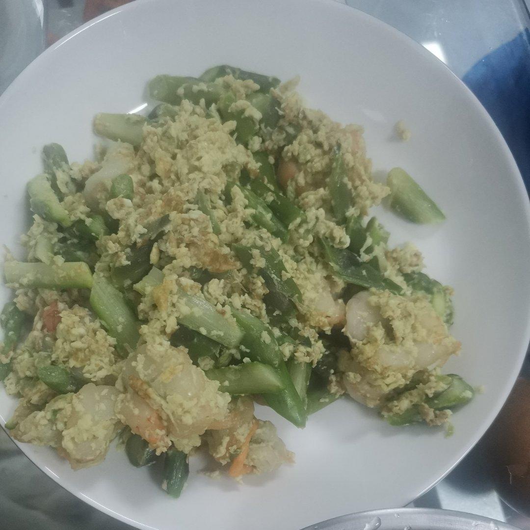 嫩滑的芦笋虾仁滑蛋