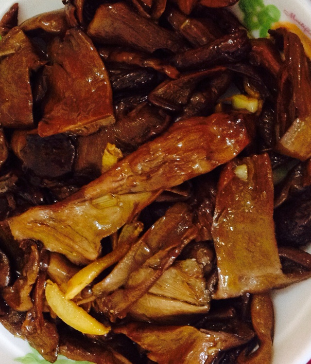 牛肉丝炒茶树菇