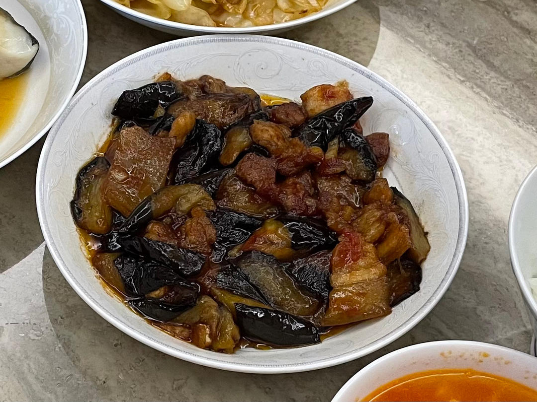 红烧茄子（佐西红柿尖椒）