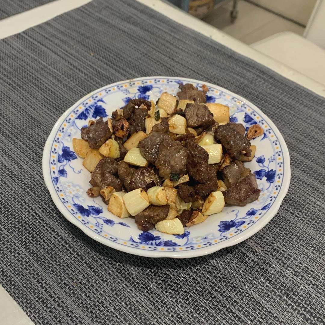 蒜香茭白牛肉粒