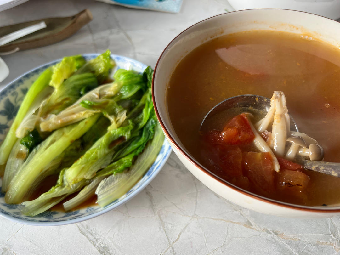 番茄豆腐汤+蚝油生菜