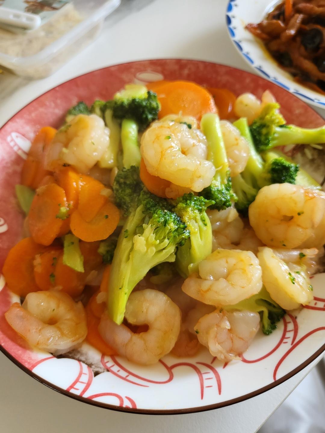 西兰花胡萝卜炒虾仁