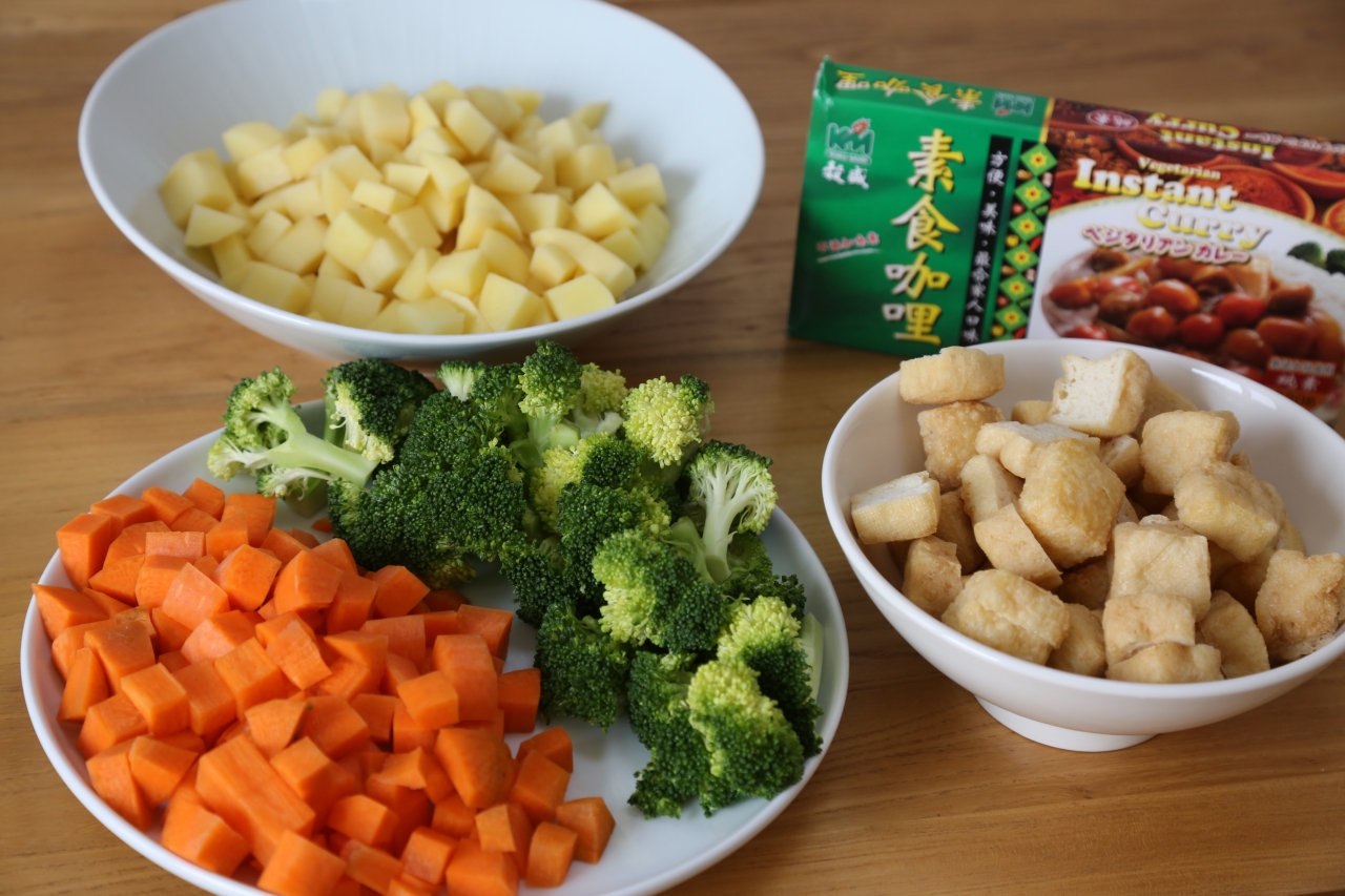 简单易做的纯净素食咖喱土豆（5人份）的做法 步骤1