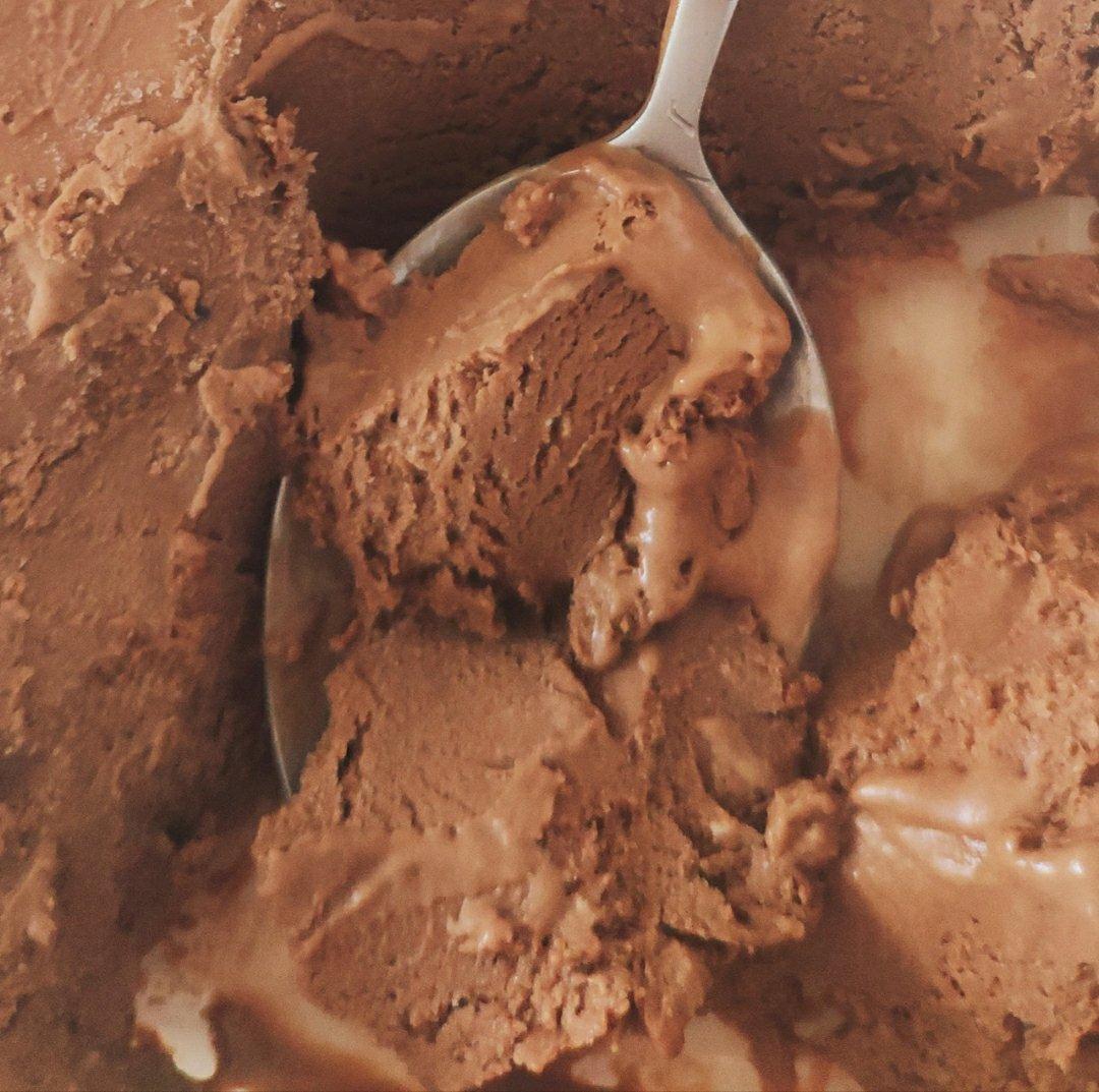 非常非常浓郁的巧克力冰激凌