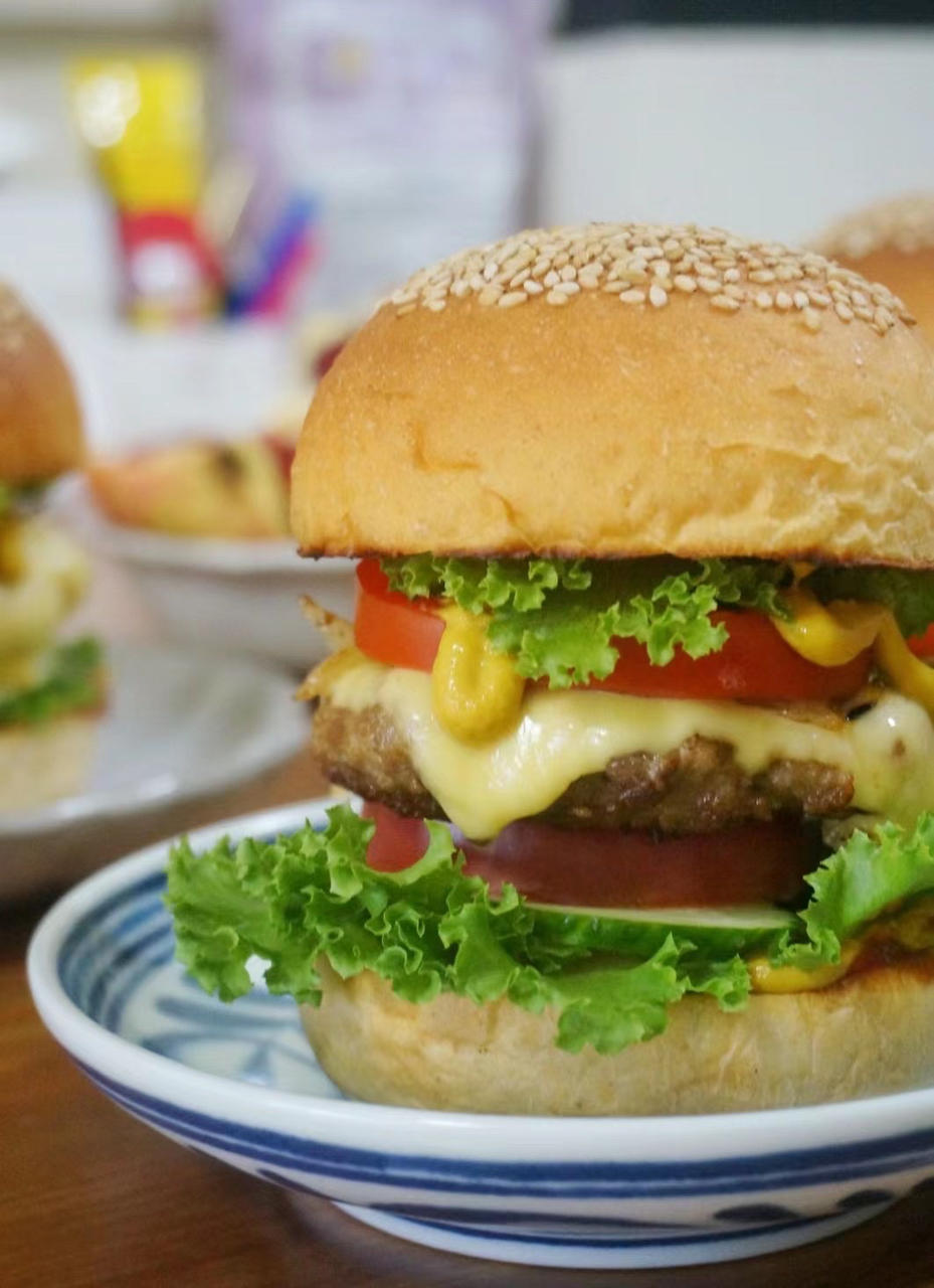 汉堡包(牛肉饼) Hamburger
